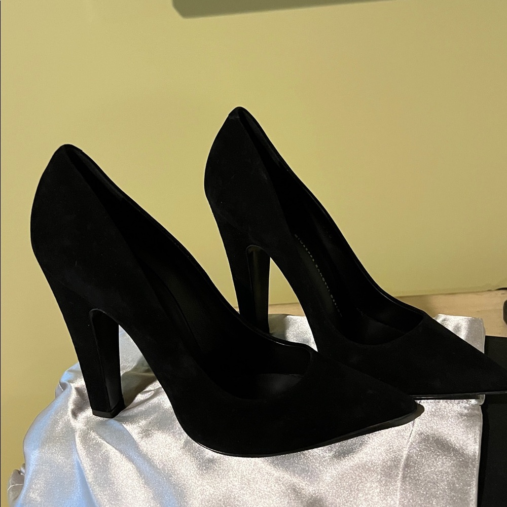 Elegant Black Giuseppe Zanotti Design sexy pumps.